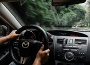 4 Bahaya Memutar Setir Saat Parkir atau Berhenti