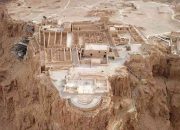 Masada: Benteng Mewah di Puncak Gurun, Kombinasi Arsitektur Romawi dan Strategi Lokal