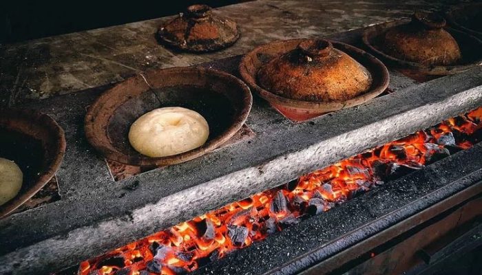10 Restoran Legendaris Bandung yang Harus Dicoba Sekali Seumur Hidup