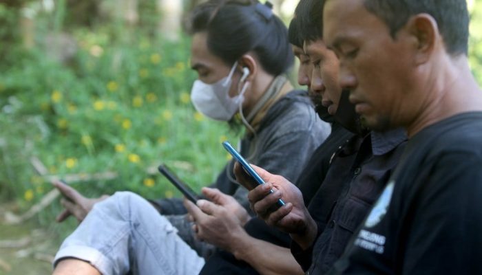 Baterai Cepat Habis? Ini Tanda HP Disadap Jarak Jauh