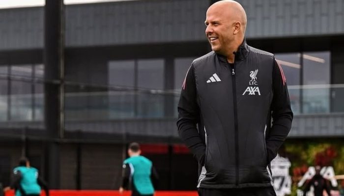 Arne Slot Beberkan Kondisi Cedera Isak dan Frimpong Usai Liverpool Menang di Liga Champions