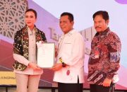 Gubernur Ansar Serahkan Sertifikat Lahan Pusat Kreasi Destinasi Pariwisata Kawasan Gurindam 12 kepada Menteri Pariwisata RI