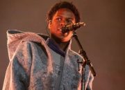 Lirik dan Terjemahan Lagu Moon – Daniel Caesar ft Ben Iver, I’d Rather Fight For You The Only Way I Know