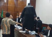 Jejak Karier Firdaus Oiwobo, Pengacara yang Minta Lepas Toga Advokat dari Ketua MK, Mengapa?