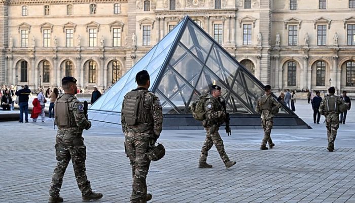 Louvre Theft: Two Suspects Investigated, Three Freed