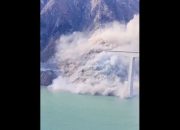 Jembatan Baru di Tiongkok Roboh Akibat Longsor, Masih Muda