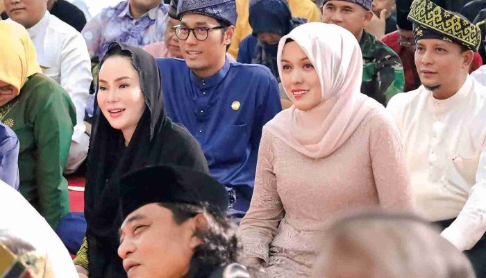 Deby Hadiri Penganugerahan Gelar Adat Melayu Ketua MPR RI