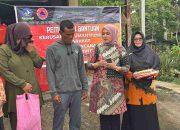 Deby Serahkan Bantuan ke Korban Bencana Rumah Roboh di Pengudang
