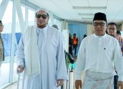 Didampingi Wagub Nyanyang, Habib Jindan Sampaikan Khotbah Jumat di Masjid Al Hikmah