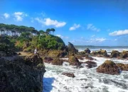 Pesona Pantai Karangtawulan: Tebing Eksotis dan Tanah Lot Tersembunyi di Selatan Tasikmalaya