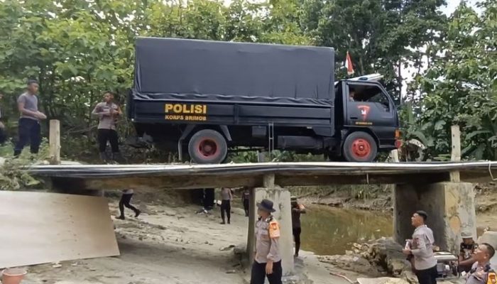 Dua Kepsek Bangkalan Tewas Terseret Sungai Akibat Jembatan Tanpa Pembatas