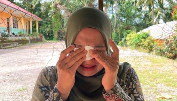 Tangis Pilu Guru Mardiah: Kelas Kosong, 9 Siswa Hanyut Ditelan Banjir