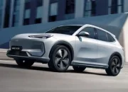 Geely Uji Coba Mobil Kepiting Roda 90 Derajat