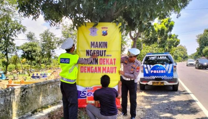 Pantura Situbondo: Imbauan Satlantas Polres Cegah Celaka