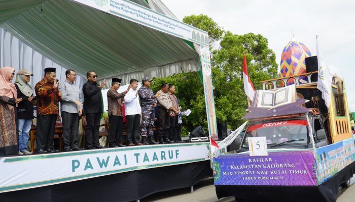 Ramlan Buka Pawai Taaruf MTQ Bukittinggi ke-41, 19 Daerah Meriahkan