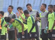 Persebaya Store Royal Plaza: Bonek Serbu, Bruno & Rachmat Sapa Penggemar