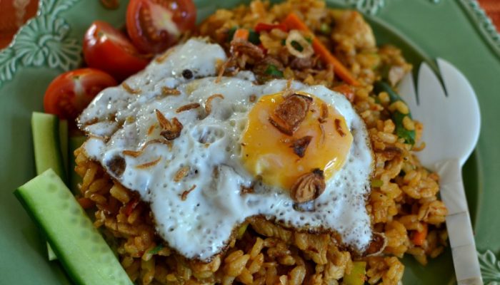 Nasi Kuning Prapatan Waiki: Buruan Pagi yang Tak Pernah Mati