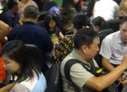 Isak Tangis Bekasi: Menanti Kabar ATR 42-500 di Rumah Ferry