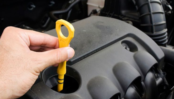 Oli Motor: Encer, Medium, Kental? Pilih yang Tepat!
