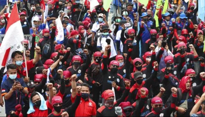Monas Macet Total: Demo Buruh, Cari Jalur Lain!