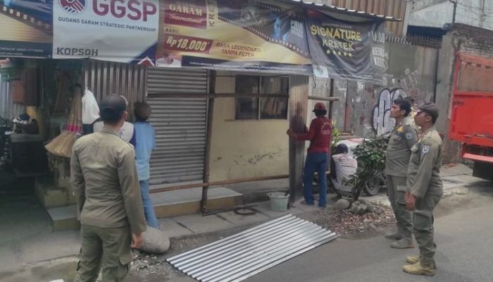 Kasus bongkar paksa rumah nenek Kushayatun di Tegal: Kehadiran camat-lurah diselidiki