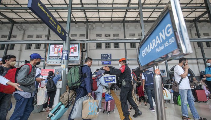 10 Kereta Malam Andal Perantau Cirebon-Jakarta dari ‘Kota Udang’