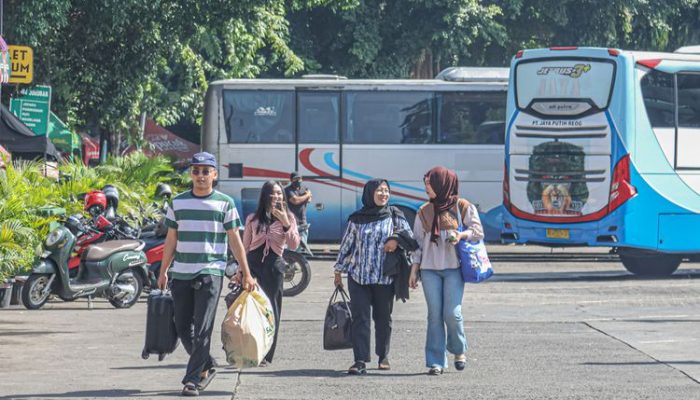 Puncak arus balik Nataru 2026: Terminal Kalideres siagakan bus TransJakarta 24 jam