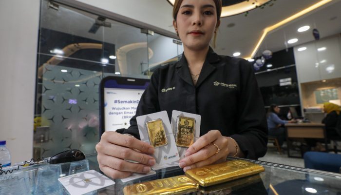 Pembeli emas Antam gigit jari, harga ambles Rp108.000 awal pekan 2026
