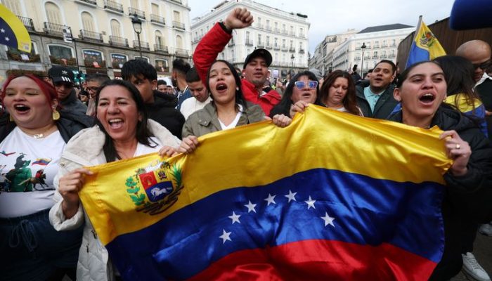 Diaspora Venezuela rayakan penggulingan Nicolas Maduro, tapi bayang-bayang kekhawatiran muncul
