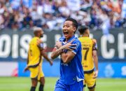 Persib Juara Paruh Musim: Kalahkan Tim Oranye di Puncak Klasemen