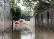 Kemang Selatan Terendam Akibat Hujan Deras Pagi Ini