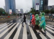 Jakarta Minggu Ini: Hujan Ringan & Petir