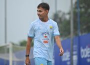 Persib Lepas Dua Pemain ke Persik