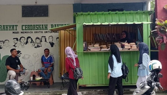 Perpustakaan 24 Jam Mahasiswa Ambon: Antitesa di Pojok Kos