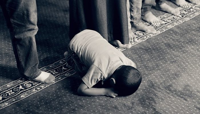 Rajaban Cilacap: Dai Muda Garut Gaungkan Kekuatan Sholat & Literasi Gadget
