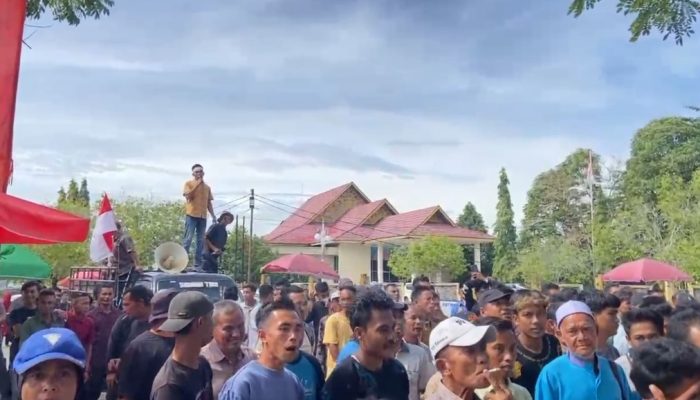 Mahasiswa Desak DLHK Usut Tuntas Pencemaran Sungai Barakkang
