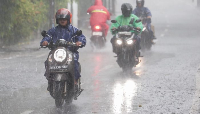 Jakarta 1 Feb 2026: BMKG Prediksi Hujan Ringan Seharian
