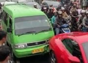 Viral! Angkot vs Ferrari: Rekayasa AI?
