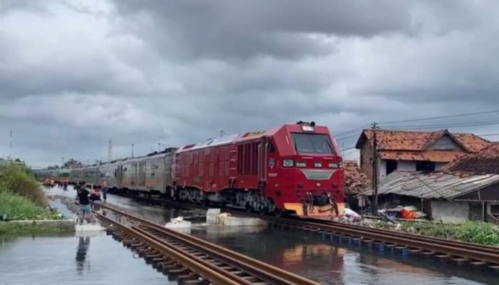 Banjir Grobogan Lumpuhkan Jalur Pantura, Perjalanan KA Terhambat