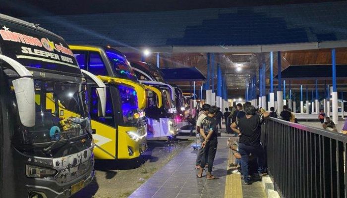Terminal Simbuang Mamuju Ramai Arus Mudik Libur Panjang