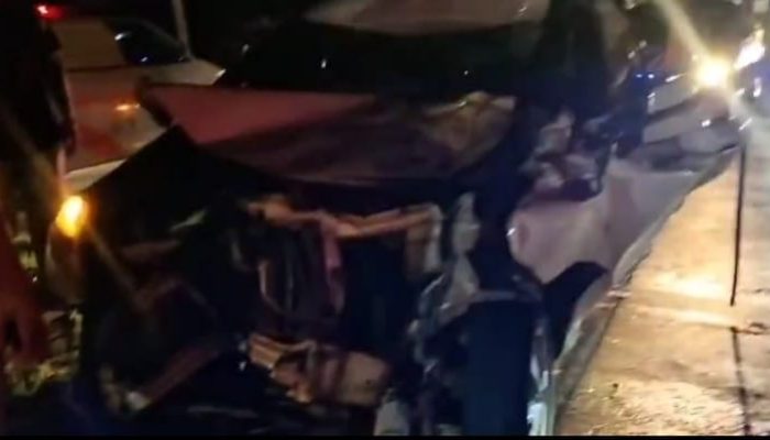 Maut Karawang: Kontainer Timpa Minibus, Tiga Nyawa Melayang