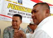 Wabup Karimun Lantik RT/RW Teluk Air, Tekankan Peran Garda Terdepan Jaga Kondusivitas dan Cegah Masalah Sosial