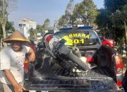 Tabrakan Maut Rawa Buaya: Trailer Libas Motor & Minibus, 2 Terluka