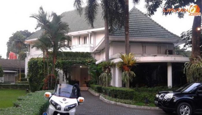 Google Maps: “Tembok Ratapan Solo” Rumah Jokowi Viral