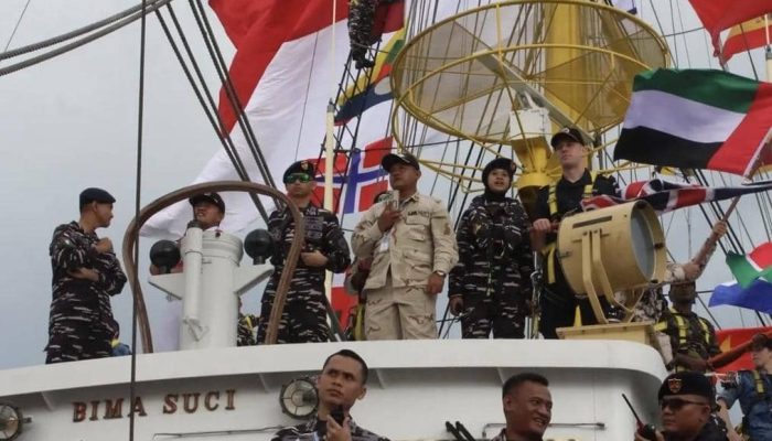 KRI Bima Suci Berlayar, Bawa 52 Kadet Internasional