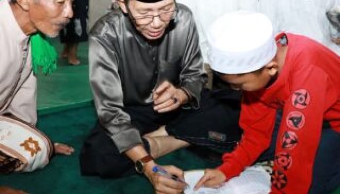 Buka Puasa dan Tarawih Bersama Warga Sambau, Amsakar Ajak Isi Ramadan dengan Ibadah Bermakna