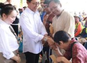 Amsakar-Li Claudia Serahkan Bantuan untuk Disabilitas dan Petugas Kebersihan Batam