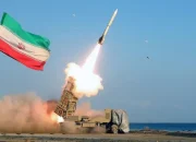 Iran Kunci Kapal Perusak AS di Selat Hormuz dengan Rudal dan Drone Penyerang