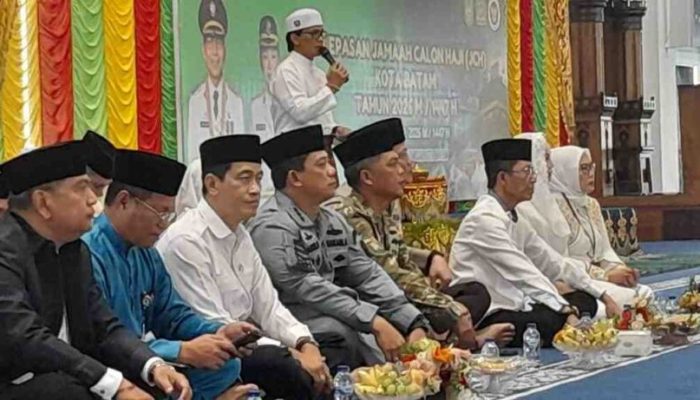 Anggota DPRD Batam Ir Anang Adhan Hadiri Pelepasan Ratusan Jamaah Calon Haji di Masjid Agung Raja Hamidah