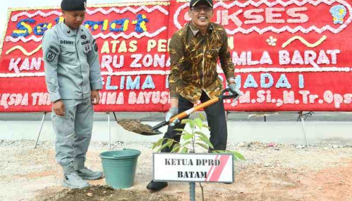 Hadiri Peresmian Kantor Zona Bakamla, Ketua DPRD Kota Batam Ikut Tanam Pohon